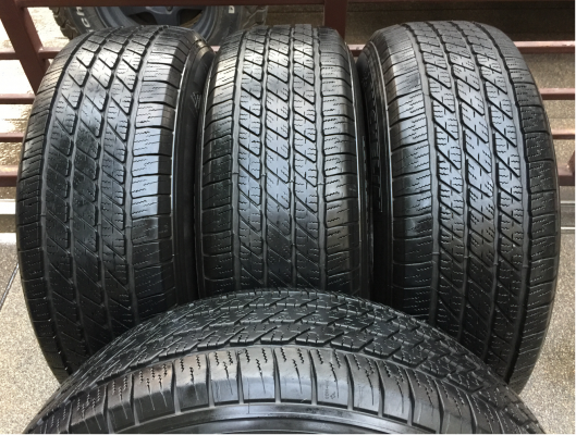 ยาง Michelin 265 65 17 กลางปี13 ดอกเต็ม ไม่มีปะ ราคาไม่แพง ยาง Michelin 265 65 17 กลางปี13 ดอกเต็ม ไม่มีปะ ราคาไม่แพง