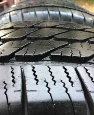 ยาง Michelin 265 65 17 กลางปี13 ดอกเต็ม ไม่มีปะ ราคาไม่แพง ยาง Michelin 265 65 17 กลางปี13 ดอกเต็ม ไม่มีปะ ราคาไม่แพง