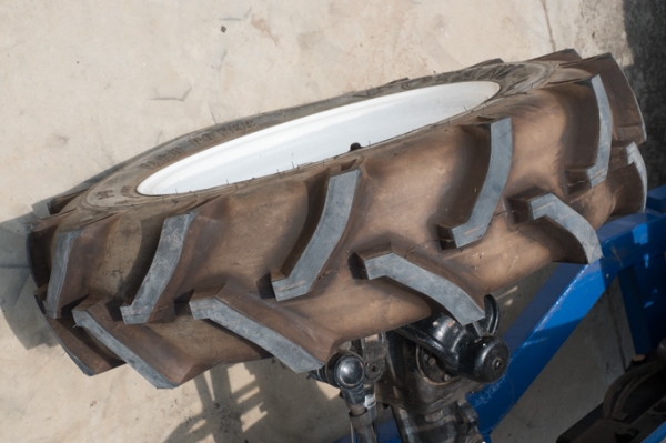 ขายรถไถ New Holland TC48 R พร้อมอุปกรณ์ชุดไถ