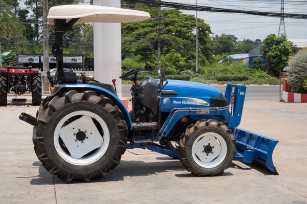 ขายรถไถ New Holland TC48 R พร้อมอุปกรณ์ชุดไถ