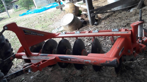 รถไถ M 5000 อุปกร 2 ชิ้น พร้อมใช้งาน ปี 52 ราคา 265000 บาท ( ดูรถก่อนต่อคับ ) ดูรถได้ที จ. ศรีสะเกษ ติดต่อทีเบอร์ 098 668-3479 -094 283-9369 คุณ สิทธิ์คับ รถไถ M 5000 อุปกร 2 ชิ้น พร้อมใช้งาน ปี 52 ราคา 265000 บาท ( ดูรถก่อนต่อคับ ) ดูรถได้ที จ. ศรีสะเกษ ติดต่อทีเบอร์ 098 668-3479 -094 283-9369 คุณ สิทธิ์คับ