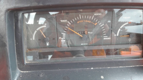 รถไถ M 5000  อุปกร 2 ชิ้น   พร้อมใช้งาน  ปี 52   ราคา 265000  บาท  ( ดูรถก่อนต่อคับ )  ดูรถได้ที  จ.   ศรีสะเกษ ติดต่อทีเบอร์ 098 668-3479 -094 283-9369 คุณ สิทธิ์คับ