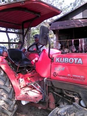 รถไถ 34 แรง     อุปกร 2 ชิ้น   ผานหน้ +ผานหลัง    พร้อมใช้ราคาเบา ฯฯฯ  160000  บาท  ดูรถ อ .พนา จ.อุบล  วันทูคอล 0986683479 dtac 0942839369 สิทธิ์ คับ