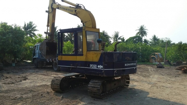 ขายด่วน KOMATSU PC60-3 สภาพพร้อมใช้งาน เครื่องปั่มดี โซ่ช่วงสวย เองแน่น รถพร้อมทำงาน บอดี้สวย เอกสารสัญญาซื้อขาย