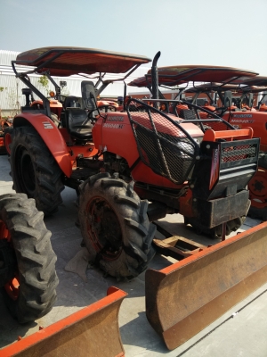 ขายแทรกเตอร์ Kubota M6040 พร้อมใบมีดดันดิน ตามสภาพรถใช้งานได้ดี