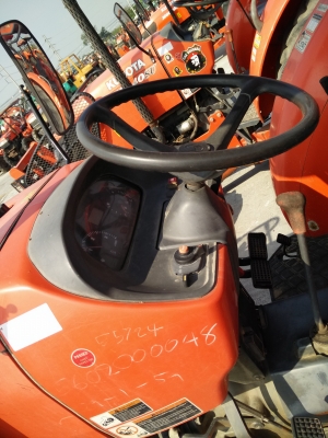 ขายแทรกเตอร์ Kubota M6040 พร้อมใบมีดดันดิน ตามสภาพรถใช้งานได้ดี