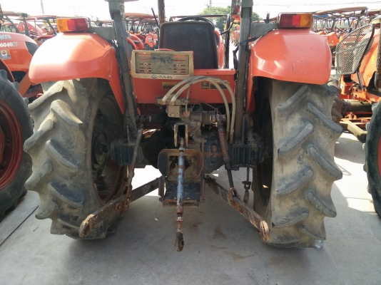ขายแทรกเตอร์ Kubota M6040 พร้อมใบมีดดันดิน ตามสภาพรถใช้งานได้ดี