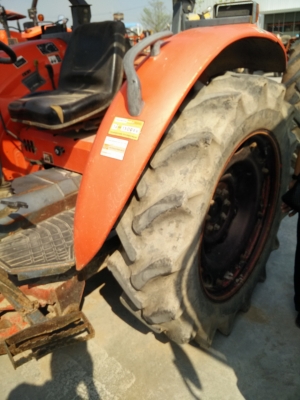 ขายแทรกเตอร์ Kubota M6040 พร้อมใบมีดดันดิน ตามสภาพรถใช้งานได้ดี