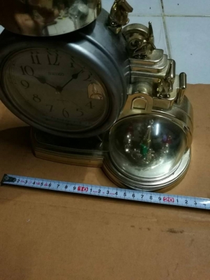 450 บ. ส่งฟรี 083-2000058  LINE ID: line832923 นาฬิกา SEIKO ตั้งโชว์และปลุกได้ พร้อมลูกเล่นที่หมุนโชว์สวยๆ