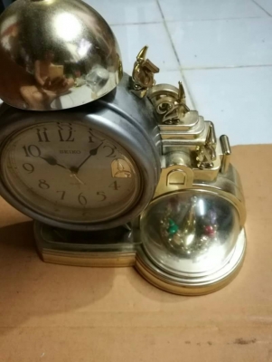 450 บ. ส่งฟรี 083-2000058  LINE ID: line832923 นาฬิกา SEIKO ตั้งโชว์และปลุกได้ พร้อมลูกเล่นที่หมุนโชว์สวยๆ