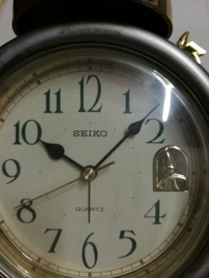 450 บ. ส่งฟรี 083-2000058  LINE ID: line832923 นาฬิกา SEIKO ตั้งโชว์และปลุกได้ พร้อมลูกเล่นที่หมุนโชว์สวยๆ