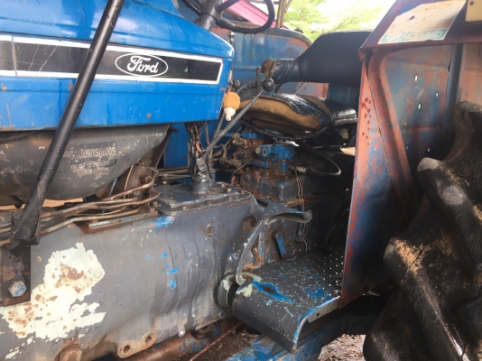 ขายรถไถฟอร์ด 5610 พร้อมอุปกรณ์ เครื่องแน่น ไฮดรอลิคขึ้น-ลงเร็ว สภาพสมบูรณ์ดีทุกระบบ เอกสารเล่มทะเบียนพร้อมชุดโอน