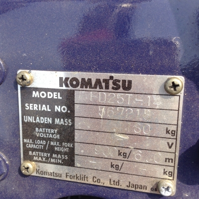 +++ ขายโฟล์คลิฟท์  KOMATSU FD25-14  ขนาด  2.5  ตัน  เครื่องยนต์ดีเซล  เสา  3  เมตร  เกียร์ออโตเมติค  ยางตันครับ