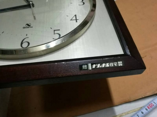 450 บ. ส่งฟรี 083-2000058 LINE ID: line83292 นาฬิกาแขวนผนัง ยี่ห้อ National ขอบนอกเป็นสี่เหลี่ยมไม้จริง ด้านในเป็นกรอบนาฬิกากลม ของเก่ามีอายุสวยๆ 450 บ. ส่งฟรี 083-2000058 LINE ID: line83292 นาฬิกาแขวนผนัง ยี่ห้อ National ขอบนอกเป็นสี่เหลี่ยมไม้จริง ด้านในเป็นกรอบนาฬิกากลม ของเก่ามีอายุสวยๆ