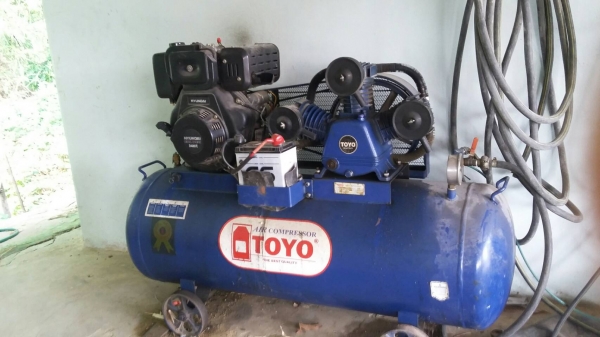 ขายเครื่องปั๊มลมกับปืนลมยกชุด!!!!! รุ่น TOYO ปี 59 ขายเครื่องปั๊มลมกับปืนลมยกชุด!!!!! รุ่น TOYO ปี 59