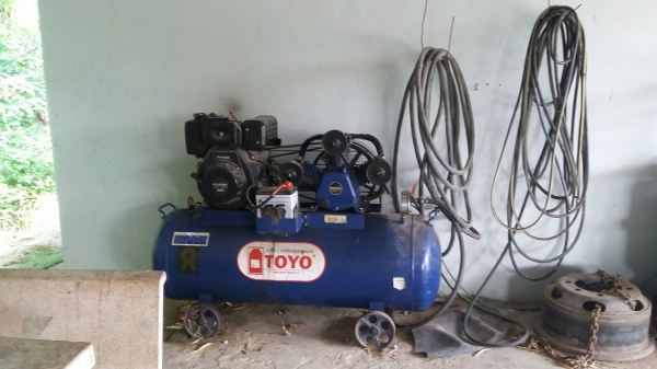 ขายเครื่องปั๊มลมกับปืนลมยกชุด!!!!! รุ่น TOYO ปี 59