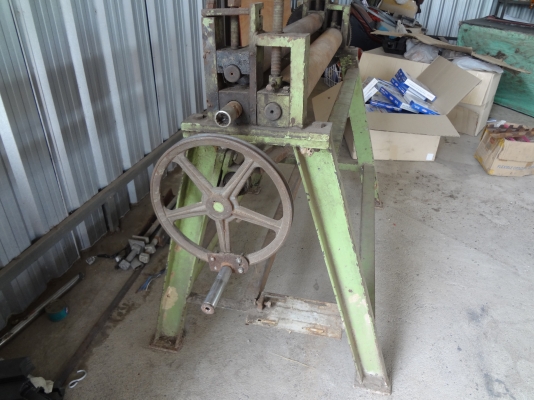 เครื่องม้วนเหล็กแผ่น ใช้มือหมุน