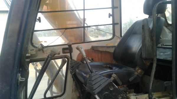 ขาย kobelco 60-3 เก่านอก ใบอินวอย เครื่องเดิม ปั้มเดิม มีใบมีดดัน มีลายหัวกระแทก สภาพพร้อมใช้งาน สนใจติดต่อได้ที่ 0802719535 คุณเบียร์