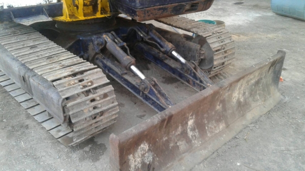 ขาย kobelco 60-3 เก่านอก ใบอินวอย เครื่องเดิม ปั้มเดิม มีใบมีดดัน มีลายหัวกระแทก สภาพพร้อมใช้งาน สนใจติดต่อได้ที่ 0802719535 คุณเบียร์