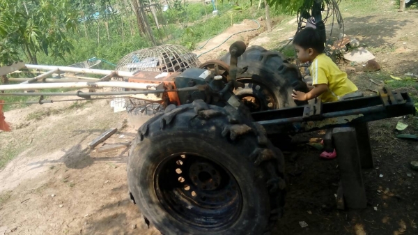 โครงบิ็กจิ๊ว มี แถบล้อเหล็ก 2 ข้าง ราคา 5000  บาท  สอบถาม วันทูคอล 0986683479 dtac 0942839369 สิทธิ์ คับ