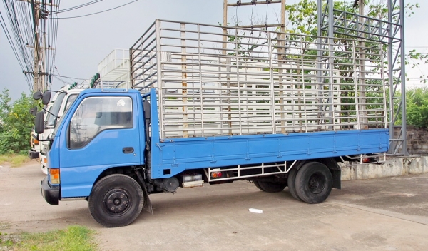 ISUZU ตัวการ์ตูน 120 แรงม้า รถห้างยาวห้าเมตร พร้อมคอก