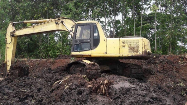 ขายรถแบคโค PC200-6 ไฟฟ้าครบ สภาพพร้อมใช้งาน เอกสารเล่มทะเบียน ราคา800,000 สนใจโทร 090-8588220คุณนะ 093-3258446คุณบิว เว็บไซต์ส่วนตัว www.narong2truck.com www.truck.in.th/498 ID: narong498 ID: 09332584461 เพจ Facebook ณรงค์ ซื้อขายรถมือสอง กลุ่ม Facebook ณ