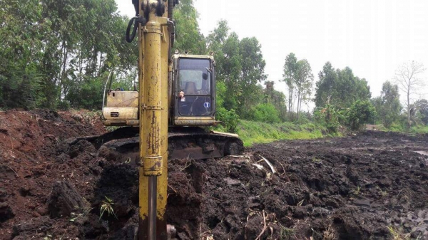 ขายรถแบคโค PC200-6 ไฟฟ้าครบ สภาพพร้อมใช้งาน เอกสารเล่มทะเบียน ราคา800,000 สนใจโทร 090-8588220คุณนะ 093-3258446คุณบิว เว็บไซต์ส่วนตัว www.narong2truck.com www.truck.in.th/498 ID: narong498 ID: 09332584461 เพจ Facebook ณรงค์ ซื้อขายรถมือสอง กลุ่ม Facebook ณ