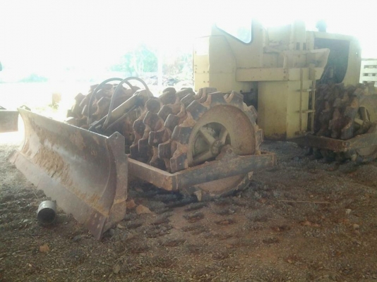 ขาย 875,000 บาท รถบดล้อหนาม 4 ล้อ CAT สภาพสวยพร้อมทำงาน เอกสารชื้อขาย รถอยู่ จ.อุดรธานี ขาย 875,000 บาท รถบดล้อหนาม 4 ล้อ CAT สภาพสวยพร้อมทำงาน เอกสารชื้อขาย รถอยู่ จ.อุดรธานี