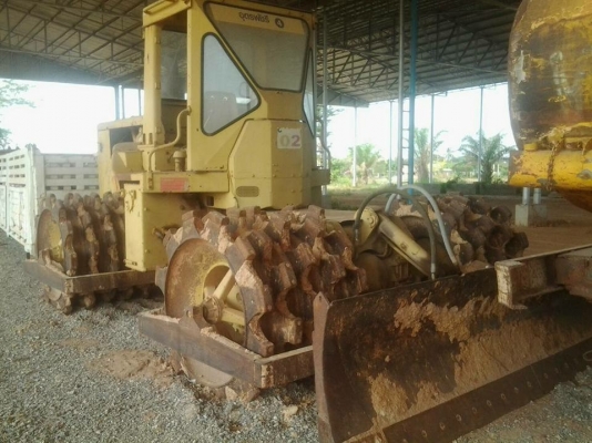 ขาย 875,000 บาท รถบดล้อหนาม 4 ล้อ CAT สภาพสวยพร้อมทำงาน เอกสารชื้อขาย  รถอยู่ จ.อุดรธานี