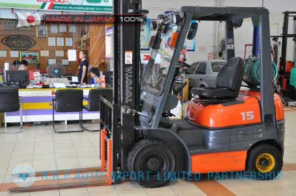 ขายรถโฟล์คลิฟท์มือสอง TOYOTA รุ่น 6FG15-30575 นำเข้าจากประเทศญี่ปุ่น 100\% ไม่เคยใช้งานในไทย