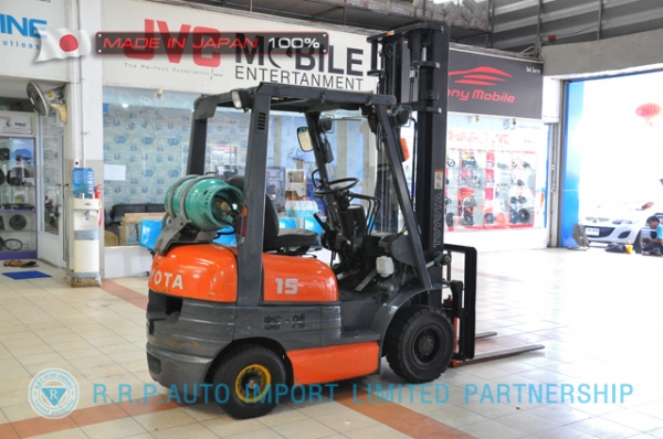 ขายรถโฟล์คลิฟท์มือสอง TOYOTA รุ่น 6FG15-30575 นำเข้าจากประเทศญี่ปุ่น 100\% ไม่เคยใช้งานในไทย