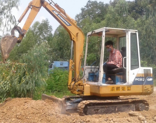 Komatsu pc20-6 รถพร้อมใช้งาน ทำงานคล่องดี เร็วดีมากครับ บอดี้สวยมากครับ อุปกรณ์ประตูหัวเก๋งอยู่ครบพร้อม เครื่องดี ช่วงล่างดี