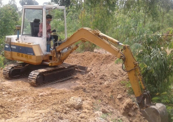 Komatsu pc20-6 รถพร้อมใช้งาน ทำงานคล่องดี เร็วดีมากครับ บอดี้สวยมากครับ อุปกรณ์ประตูหัวเก๋งอยู่ครบพร้อม เครื่องดี ช่วงล่างดี