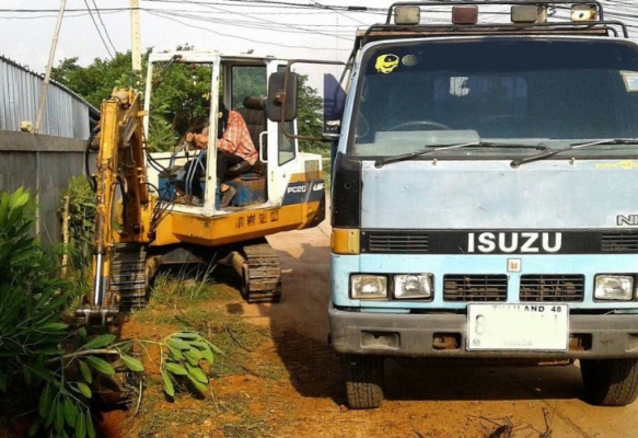 Komatsu pc20-6 รถพร้อมใช้งาน ทำงานคล่องดี เร็วดีมากครับ บอดี้สวยมากครับ อุปกรณ์ประตูหัวเก๋งอยู่ครบพร้อม เครื่องดี ช่วงล่างดี