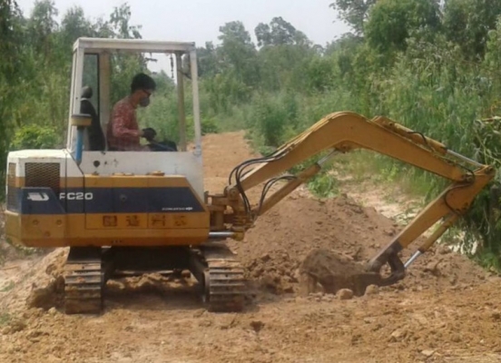 Komatsu pc20-6 รถพร้อมใช้งาน ทำงานคล่องดี เร็วดีมากครับ บอดี้สวยมากครับ อุปกรณ์ประตูหัวเก๋งอยู่ครบพร้อม เครื่องดี ช่วงล่างดี