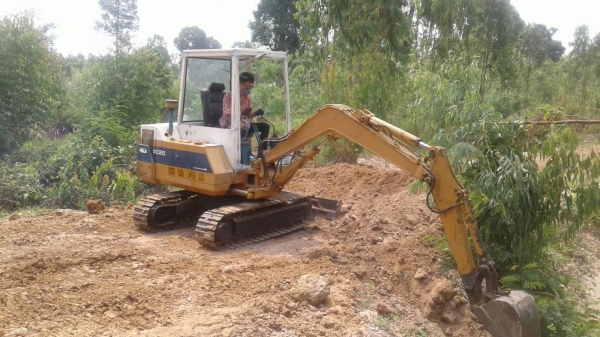 Komatsu pc20-6 รถพร้อมใช้งาน ทำงานคล่องดี เร็วดีมากครับ บอดี้สวยมากครับ อุปกรณ์ประตูหัวเก๋งอยู่ครบพร้อม เครื่องดี ช่วงล่างดี