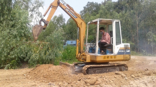 Komatsu pc20-6 รถพร้อมใช้งาน ทำงานคล่องดี เร็วดีมากครับ บอดี้สวยมากครับ อุปกรณ์ประตูหัวเก๋งอยู่ครบพร้อม เครื่องดี ช่วงล่างดี