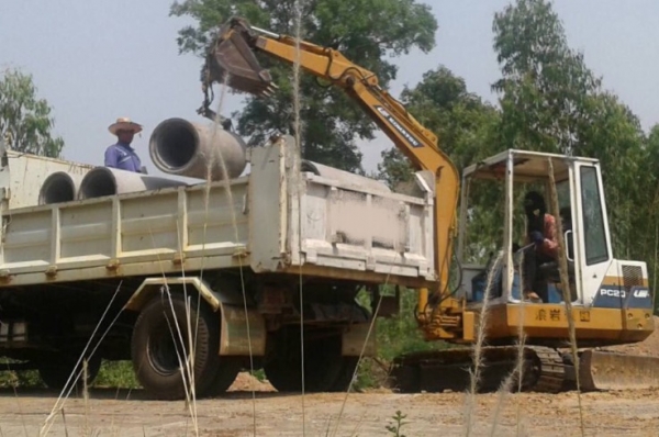 Komatsu pc20-6 รถพร้อมใช้งาน ทำงานคล่องดี เร็วดีมากครับ บอดี้สวยมากครับ อุปกรณ์ประตูหัวเก๋งอยู่ครบพร้อม เครื่องดี ช่วงล่างดี