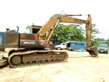 KOMATSU PC 200-3