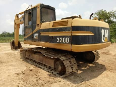 CAT 320B.V1+ KOMATSU PC 200-3 (2คัน) CAT 320B.V1+ KOMATSU PC 200-3 (2คัน)