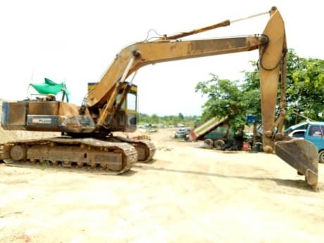 CAT 320B.V1+ KOMATSU PC 200-3 (2คัน) CAT 320B.V1+ KOMATSU PC 200-3 (2คัน)