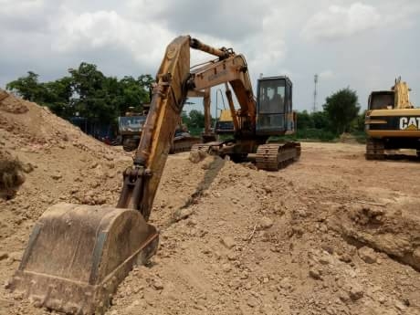 CAT 320B.V1+ KOMATSU PC 200-3 (2คัน) CAT 320B.V1+ KOMATSU PC 200-3 (2คัน)