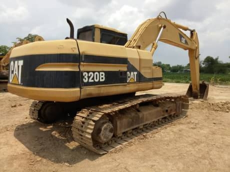 CAT 320B.V1+ KOMATSU PC 200-3 (2คัน) CAT 320B.V1+ KOMATSU PC 200-3 (2คัน)