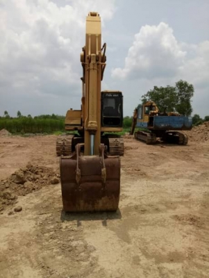 CAT 320B.V1+ KOMATSU PC 200-3 (2คัน) CAT 320B.V1+ KOMATSU PC 200-3 (2คัน)