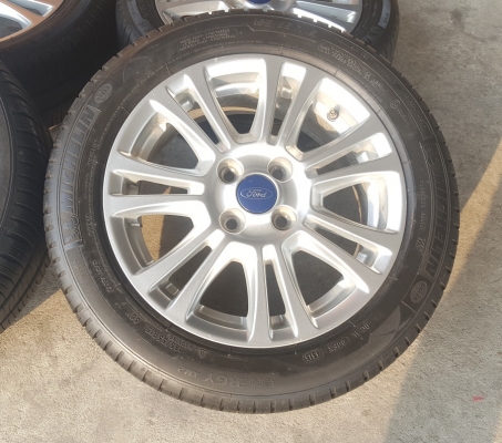 ขายล้อFord Fiestaขอบ15 พร้อมยาง 4 ล้อ ขายล้อFord Fiestaขอบ15 พร้อมยาง 4 ล้อ
