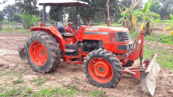 Kubota m5000 ใบดันและผ่านหลัง เล่มทะเบียน ใช้งานน้อย สวยๆยางใหม่ปั๊มดีเครื่องดี ซื้อไปใช้ได้เลยไม่ต้องซ่อม ราคา 245000.฿.โทรมาครับ 083 7335 338 dtac 06 3635 9242 ais