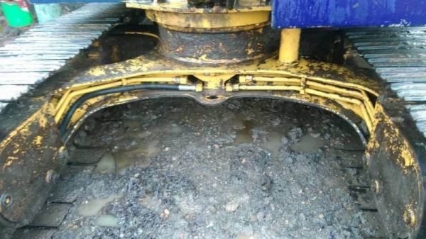 KOMATSU PC60-3 ราคา 265,000 บาท เครื่องดี ปั้มแรง  โช่หนา เอวแน่น เอกสารชื้อขาย  รถอยู่ จ.นครปฐม โทร&amp;ไอดีไลน์ 0610710295
