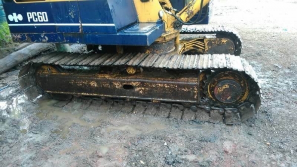 KOMATSU PC60-3 ราคา 265,000 บาท เครื่องดี ปั้มแรง  โช่หนา เอวแน่น เอกสารชื้อขาย  รถอยู่ จ.นครปฐม โทร&amp;ไอดีไลน์ 0610710295