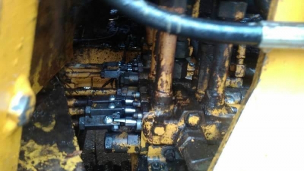 KOMATSU PC60-3 ราคา 265,000 บาท เครื่องดี ปั้มแรง  โช่หนา เอวแน่น เอกสารชื้อขาย  รถอยู่ จ.นครปฐม โทร&amp;ไอดีไลน์ 0610710295