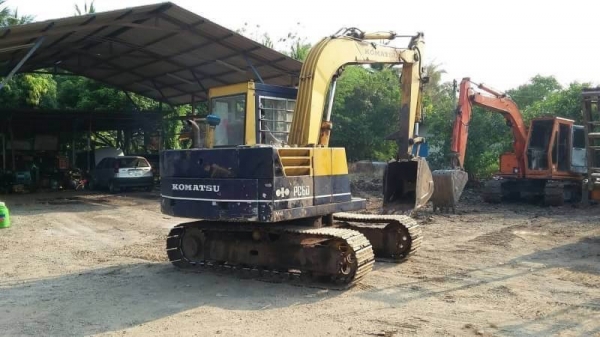KOMATSU PC60-3 ราคา 265,000 บาท เครื่องดี ปั้มแรง  โช่หนา เอวแน่น เอกสารชื้อขาย  รถอยู่ จ.นครปฐม โทร&amp;ไอดีไลน์ 0610710295